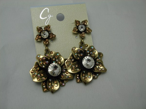 Gold Tone Earring W/ Crystal Stone